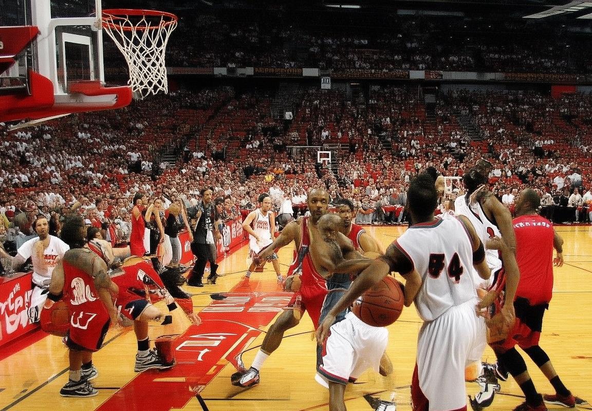 2007年NBA火箭对热火经典巅峰对决：姚麦VS奥尼尔火花碰撞